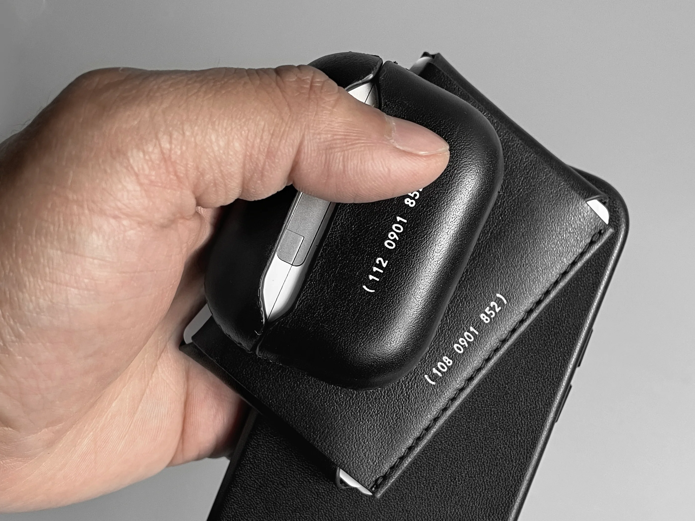 108 Cardholder - Image 15