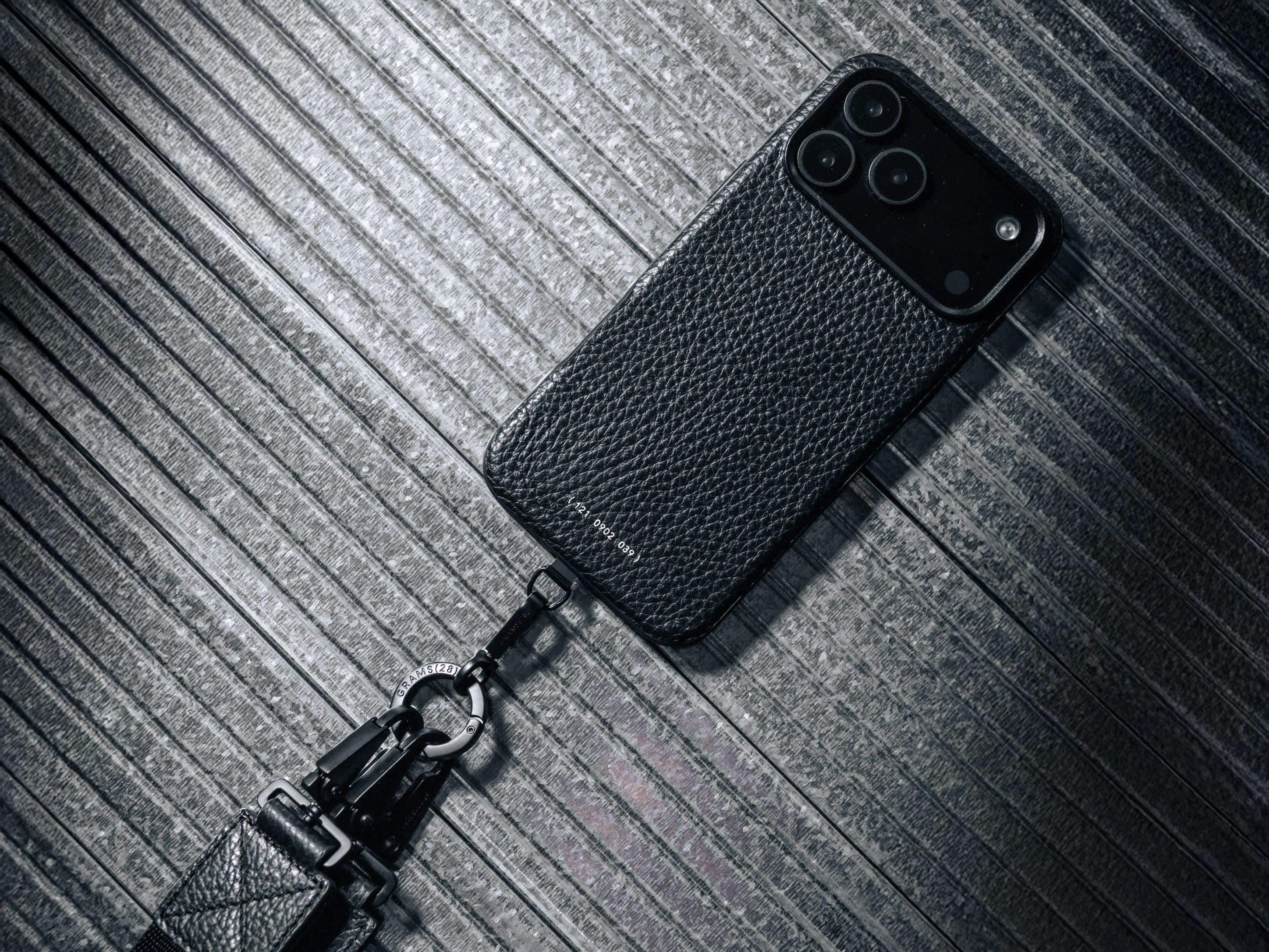 121 MagSafe Pebbled Leather Case | iPhone 17 Pro - Image 15