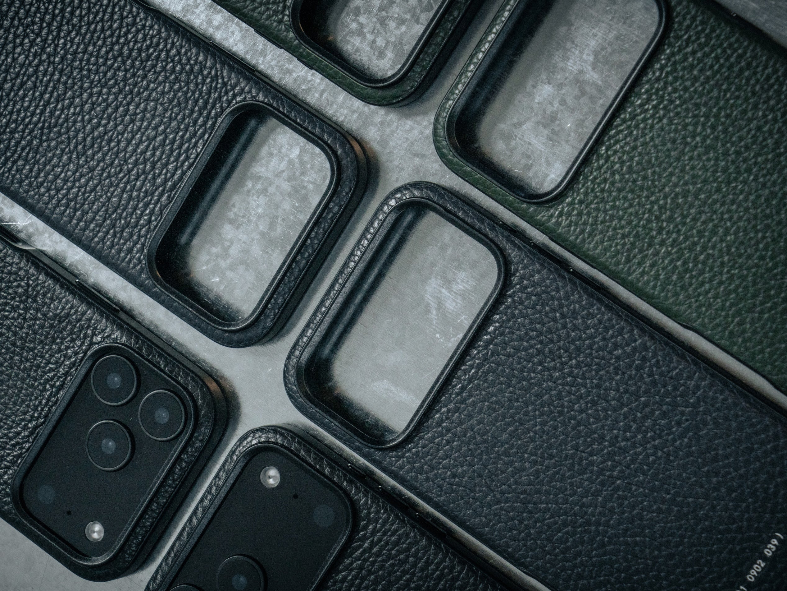 121 MagSafe Pebbled Leather Case | iPhone 17 Pro - Image 18