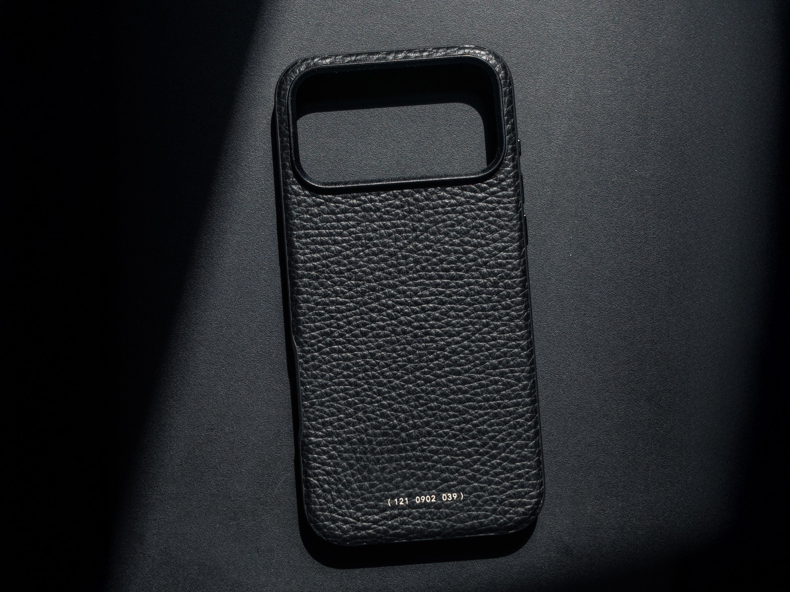 121 MagSafe Pebbled Leather Case | iPhone 17 Pro Max - Image 17