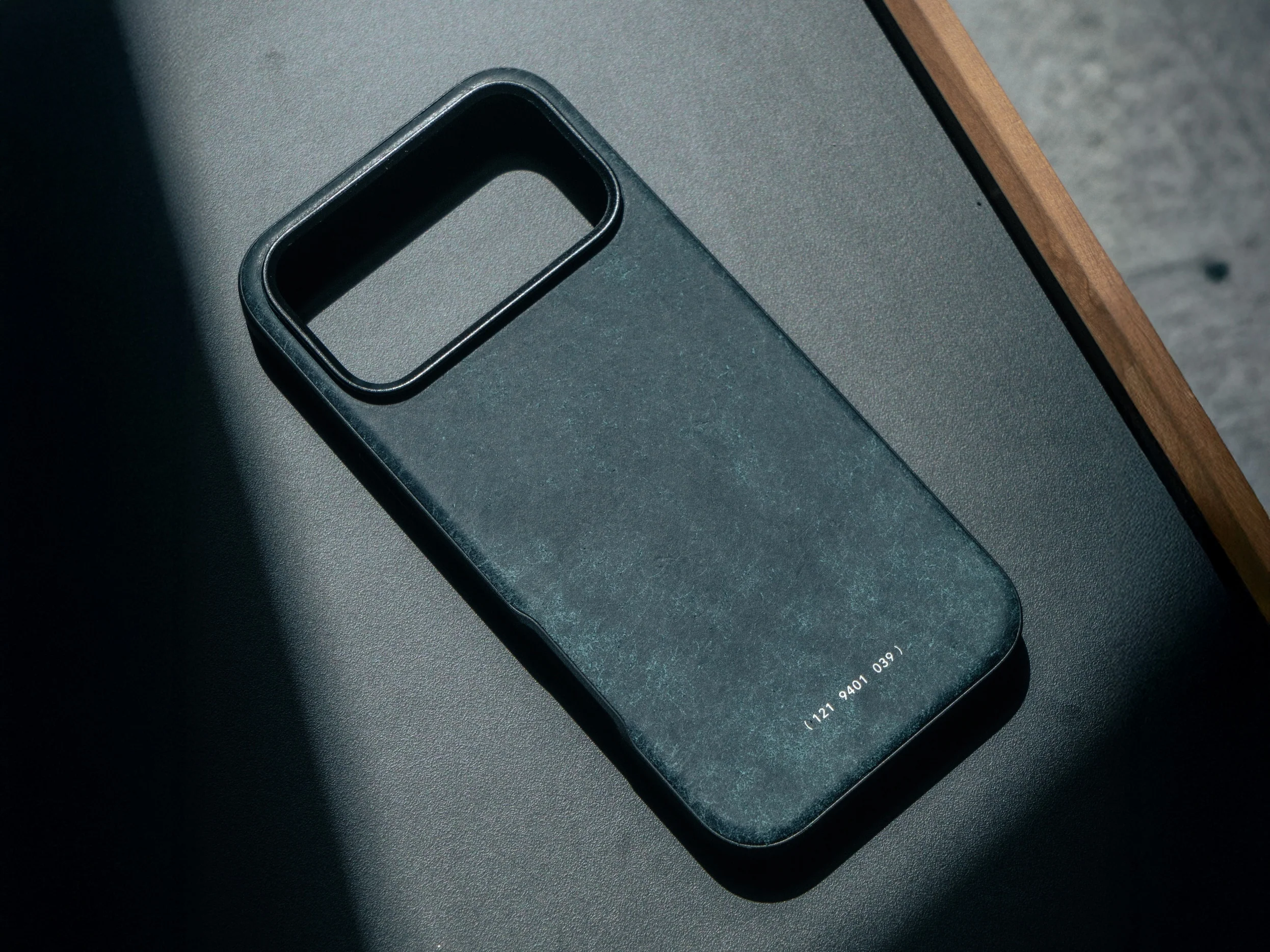 121 MagSafe Snowflake Leather Case | iPhone 17 Pro - Image 19