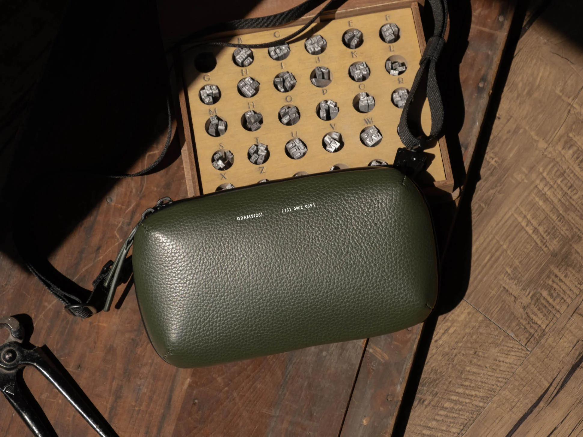 131 Essential Pouch - Image 13