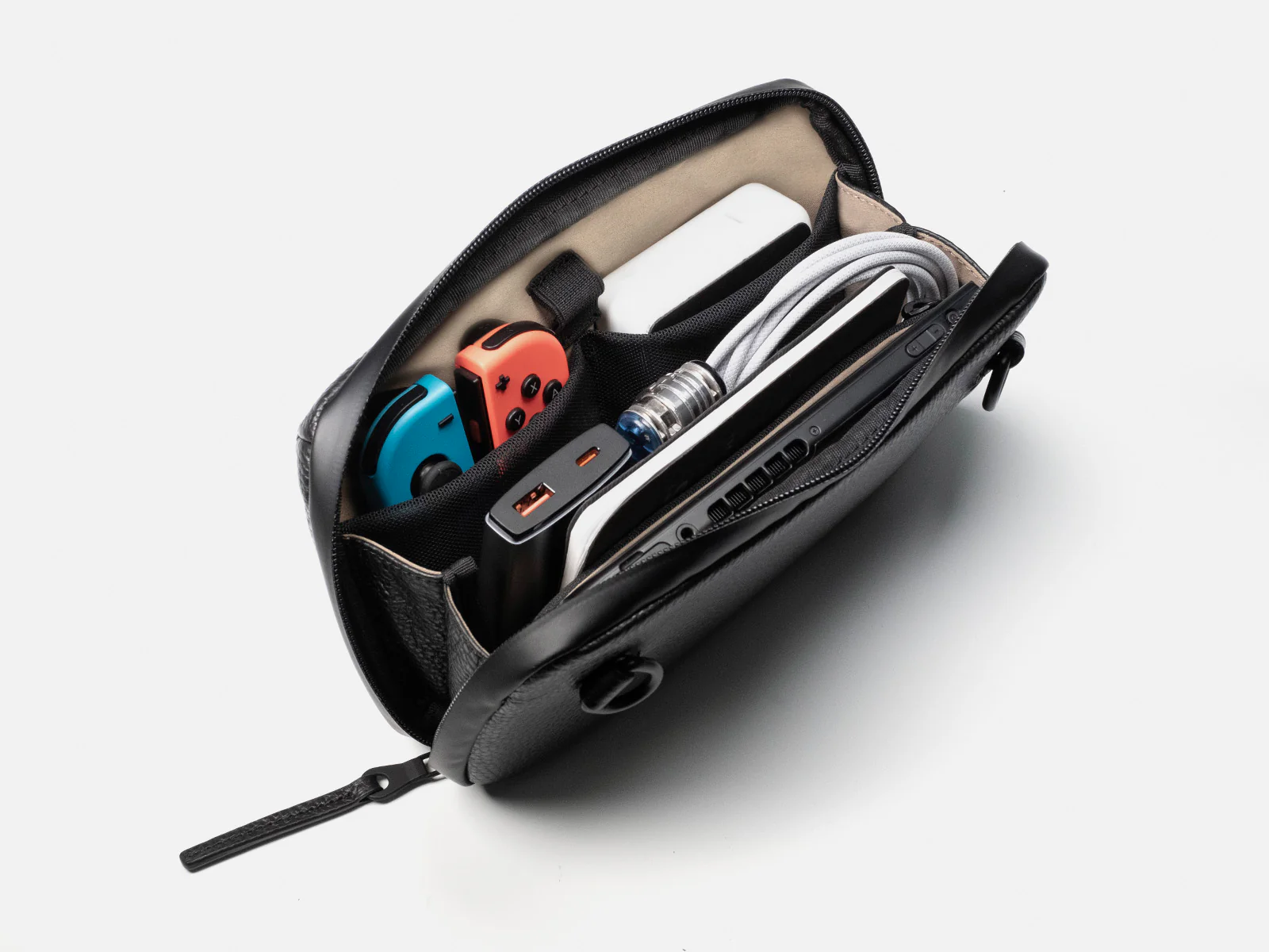 131 Essential Pouch - Image 3