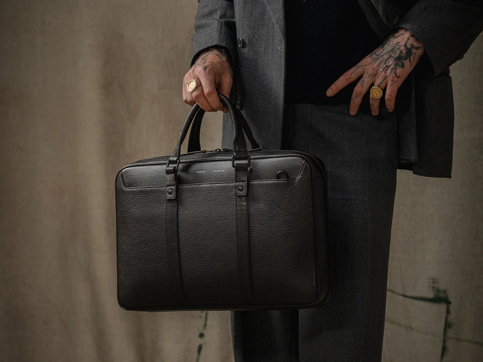 176 Essential Briefcase - Image 17