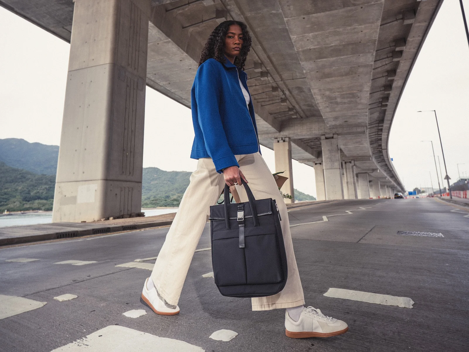 704 Folio Bag - Image 11