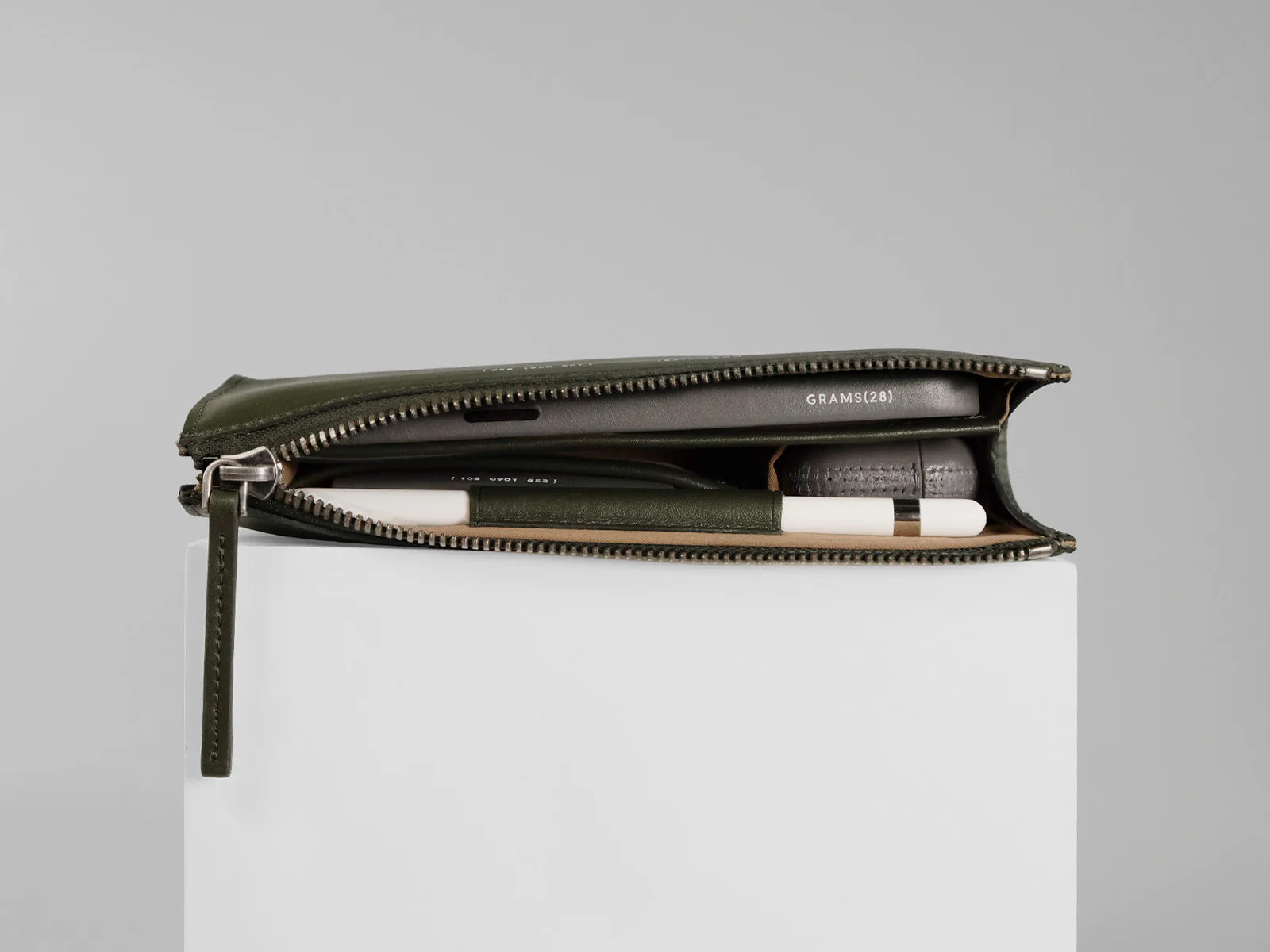 109 Essential Case - Image 13